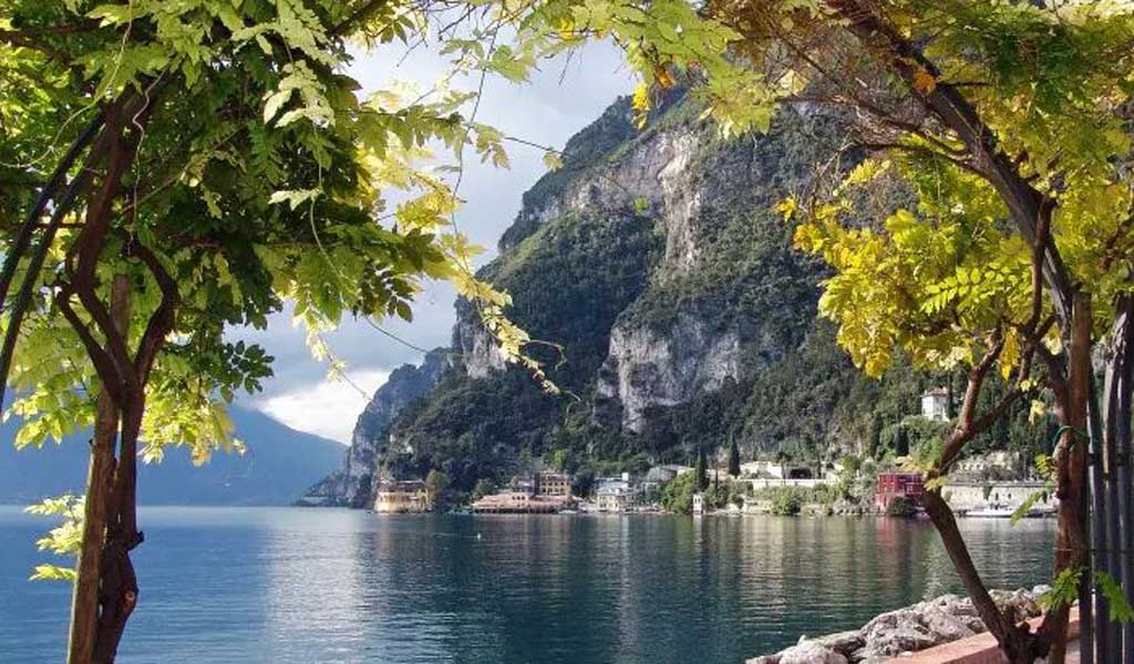 "غاردا" تختنق والمروج تذوب.. هل يتكيف كل شيء أخضر مع الجفاف؟