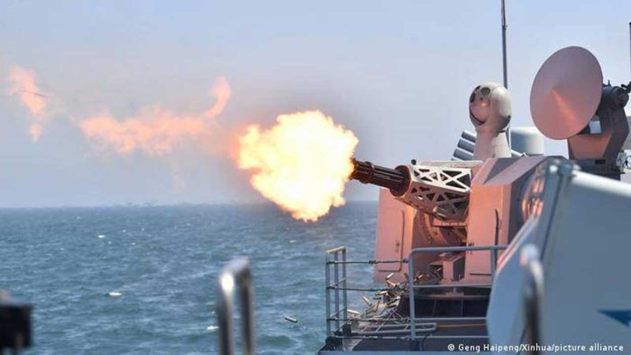 موج غاضب في «الهادئ» وغيوم سوداء تطارد تايوان.. هل ينفث التنين نار الصبر؟