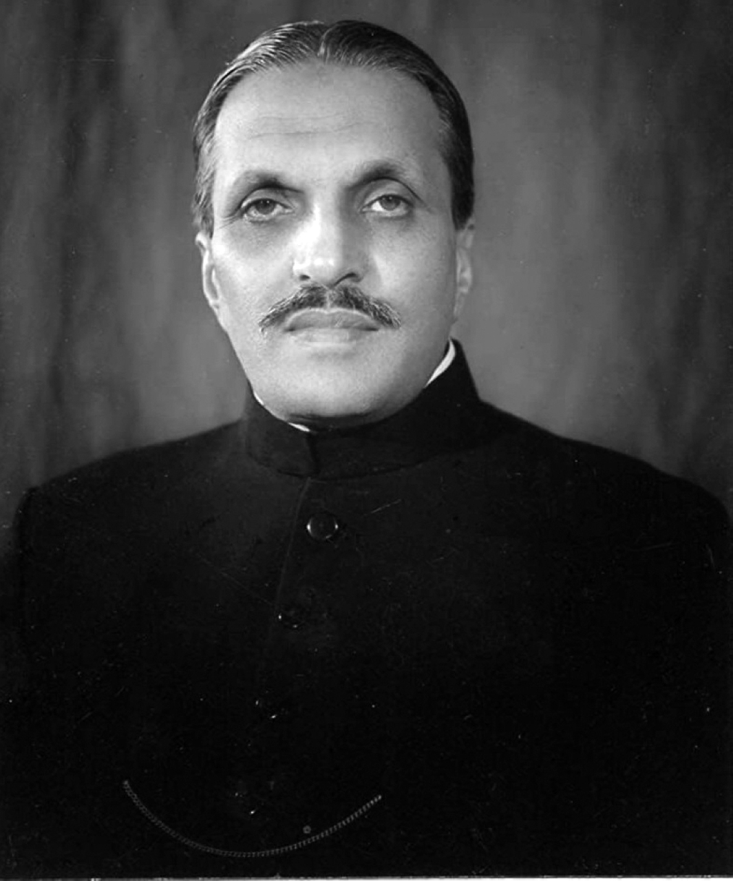 "1988 مقتل الرئيس الباكستاني محمد ضياء الحق بحادث تحطم طائرة."