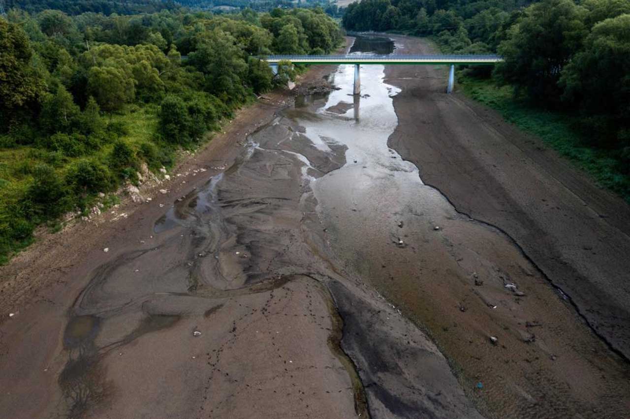 اقتصاد أشيب وأنهار بلا ماء.. هل تستسلم «العجوز» للقحط التاريخي؟