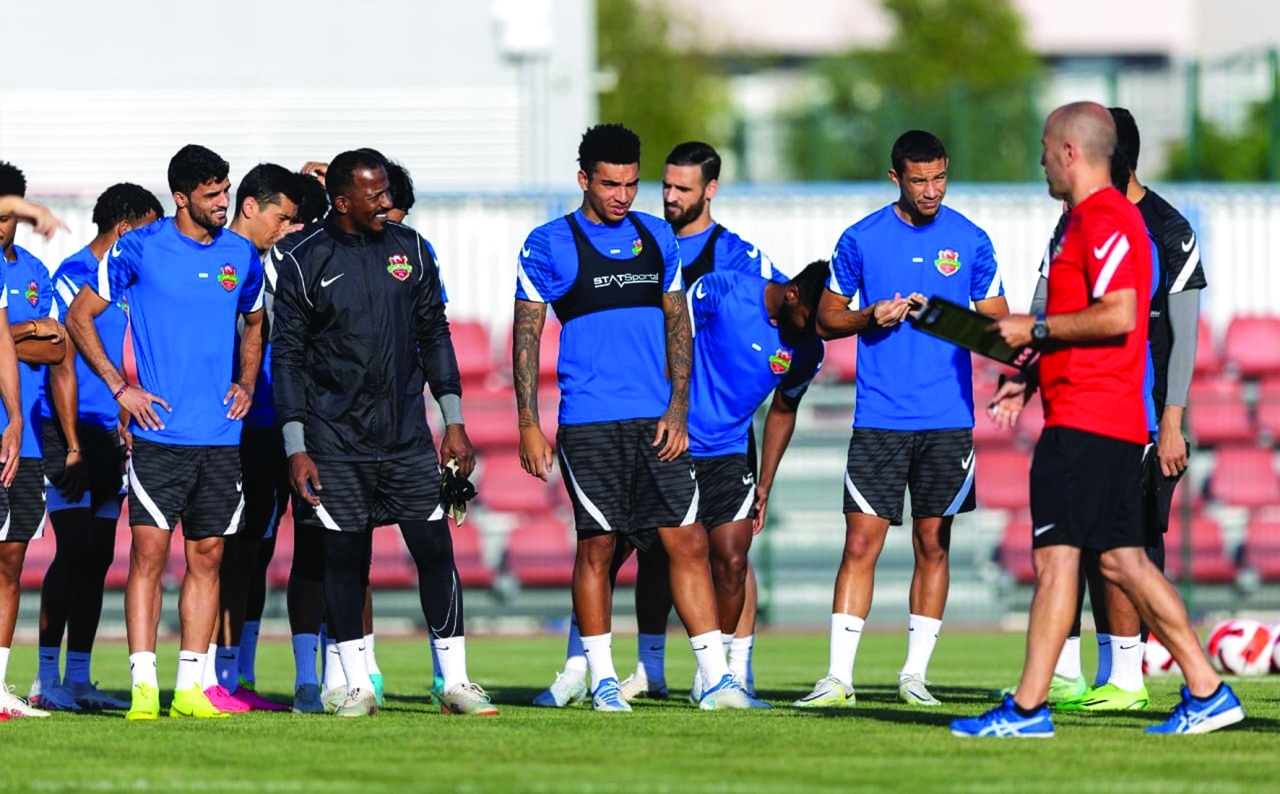 "جانب من تدريبات شباب الأهلي | البيان"