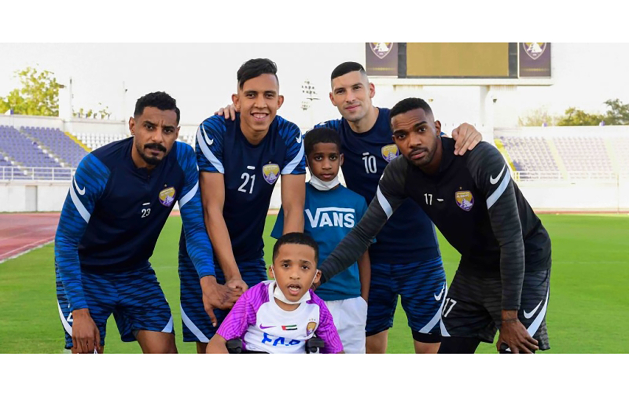 "لاعبو العين يحققون أمنية الطفل ماجد البلوشي بمناسبة يوم الطفل"