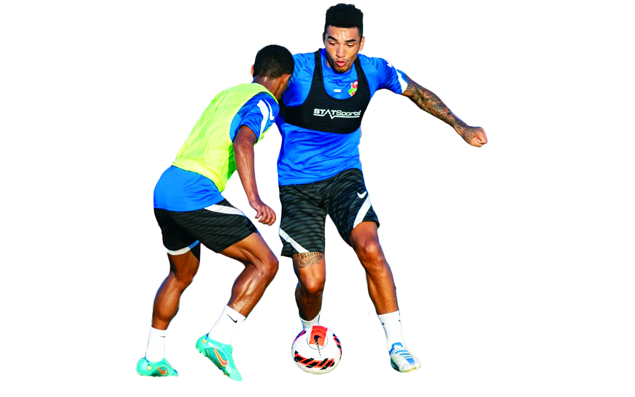 "جانب من تدريبات الفريق | البيان"