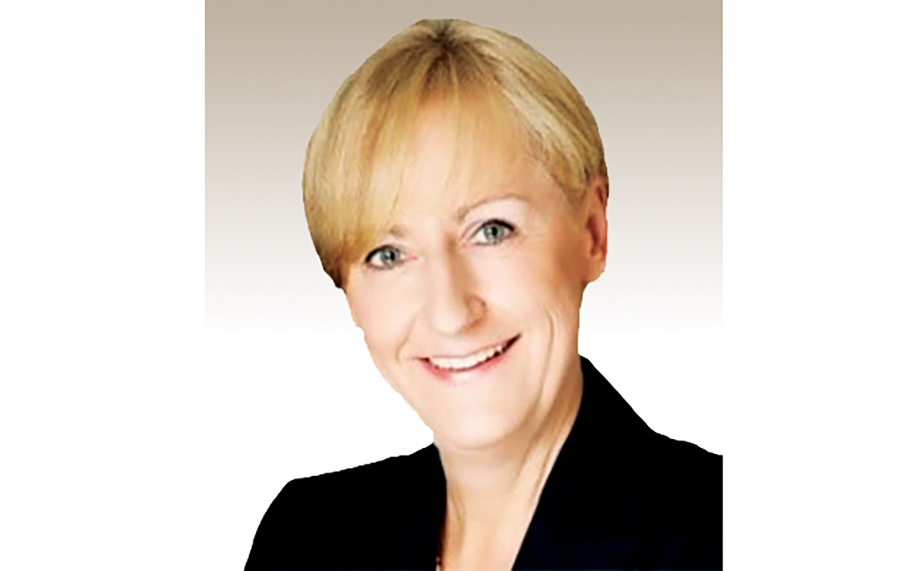 "ازابيلا جريجور تشيكووتز"