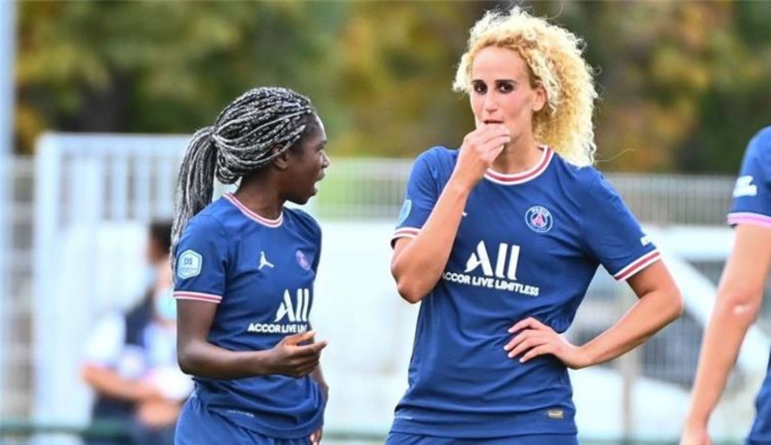 وضع لاعبة كرة قدم فرنسية قيد الحجز للاشتباه في اعتدائها على زميلة في المنتخب