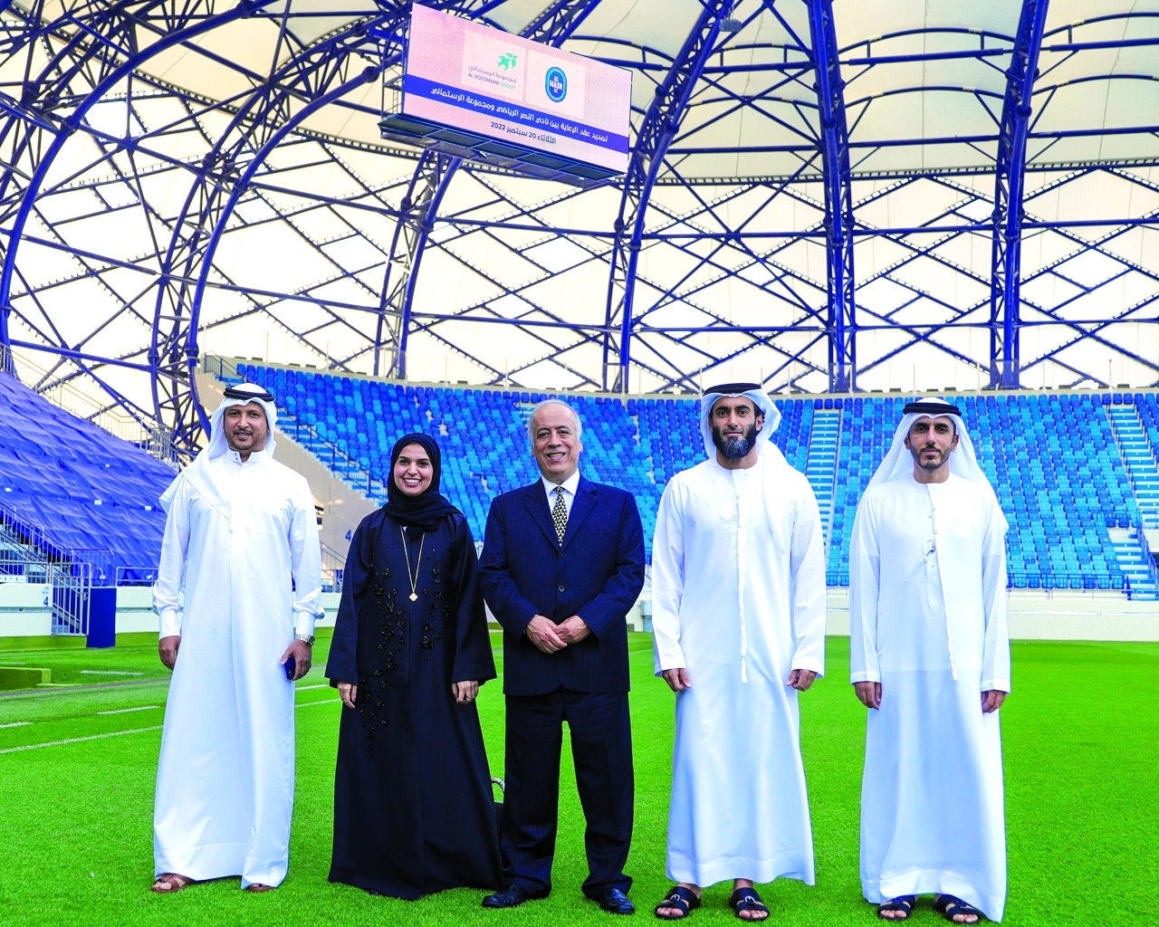 "منصور الفلاسي ومحمد عقل وأعضاء مجلس إدارة شركة الاستثمار في نادي النصر | تصوير: عاطف الغمري"