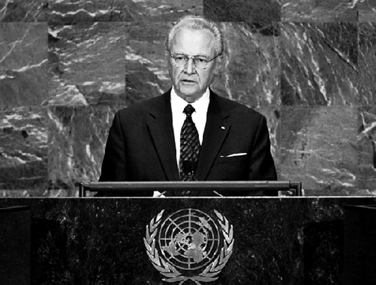 "2001 انتخاب أرنولد روتل رئيساً لجمهورية إستونيا."