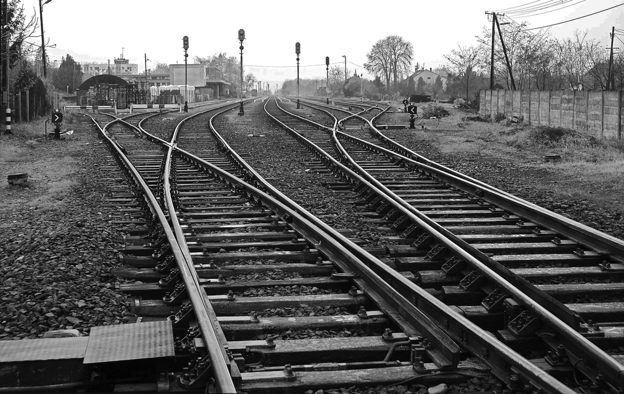 "1856بدء العمل في أول خط سكك حديدية بمصر بين القاهرة والإسكندرية."