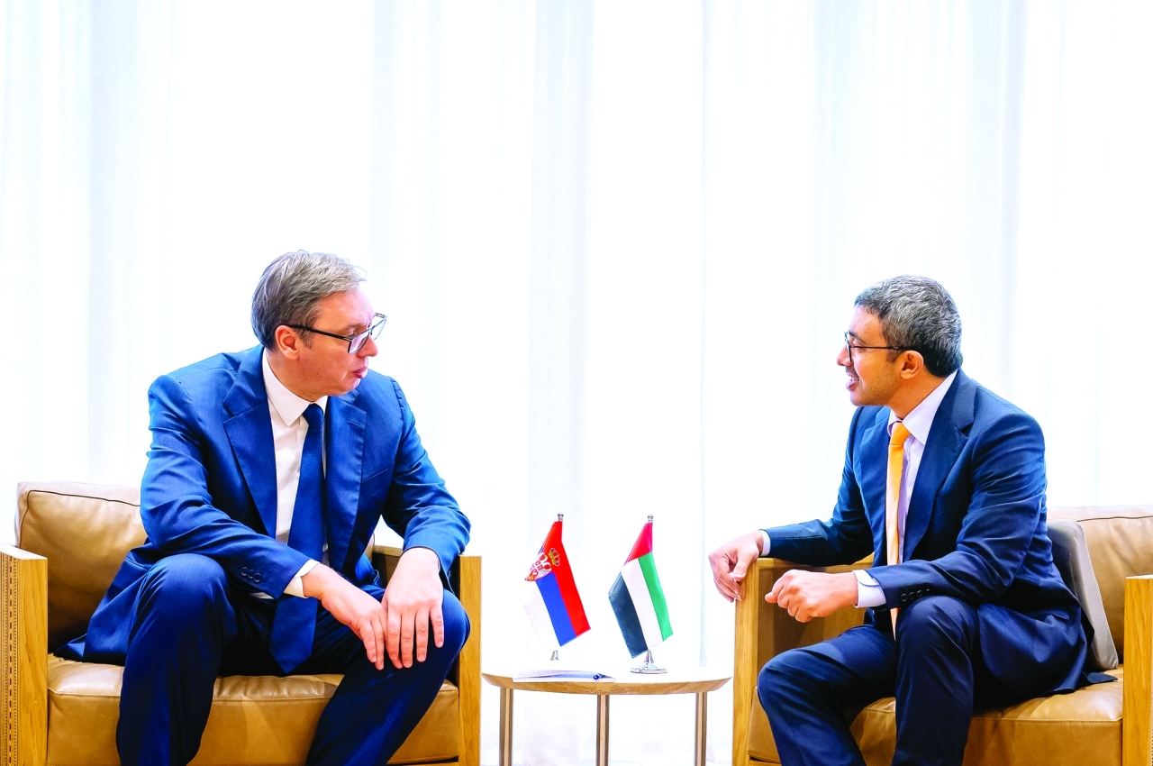 "عبدالله بن زايد خلال استقباله رئيس صربيا"