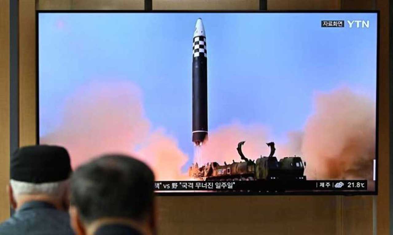 مرحلة «النار والغضب» تعود مجدداً.. صاروخ كوري شمالي يحلق فوق اليابان