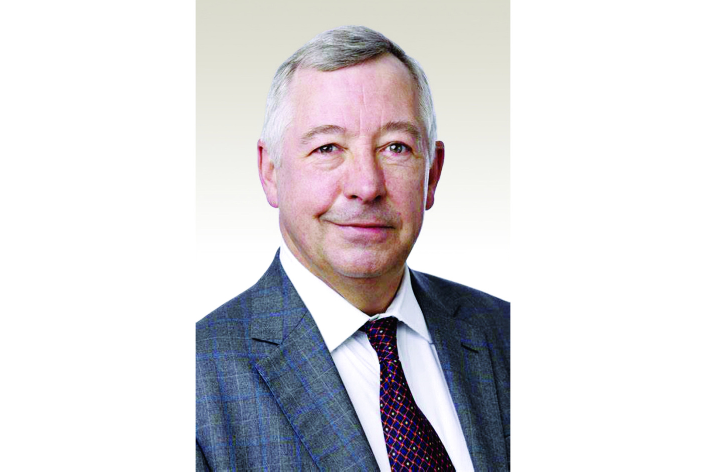 "نِـك بتلر - أستاذ زائر في كنجز كوليدج لندن، الرئيس المؤسس لمعهد السياسات في كنجز كوليدج، رئيس «شركاء بروموس» (Promus Associates)"