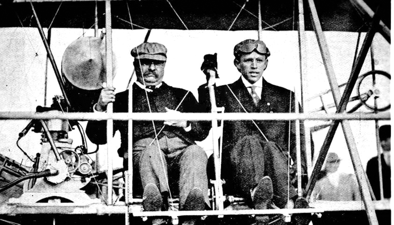 "1910الرئيس الأمريكي ثيودور روزفلت يصبح أول رئيس في العالم يطير بالطائرة."