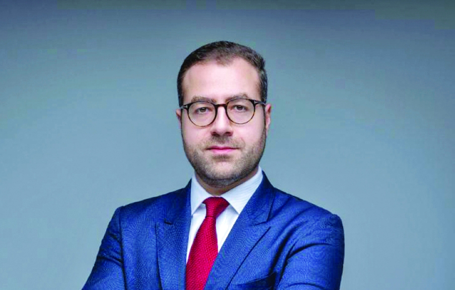 "كريم عازار"