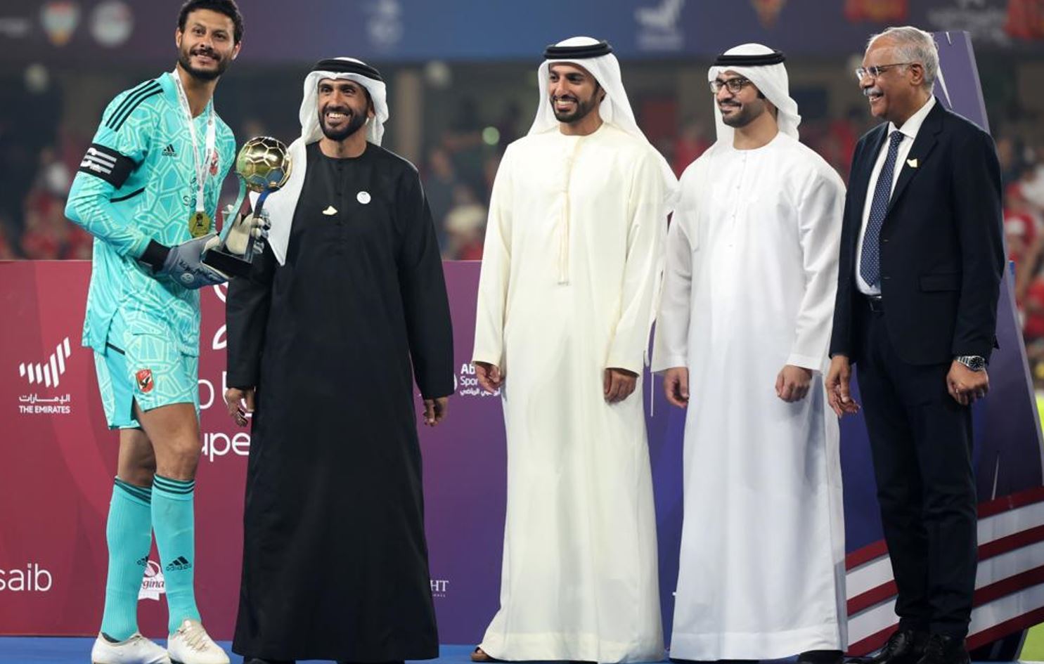 الأهلي يضرب الزمالك بثنائية.. ويتوج بلقب السوبر المصري