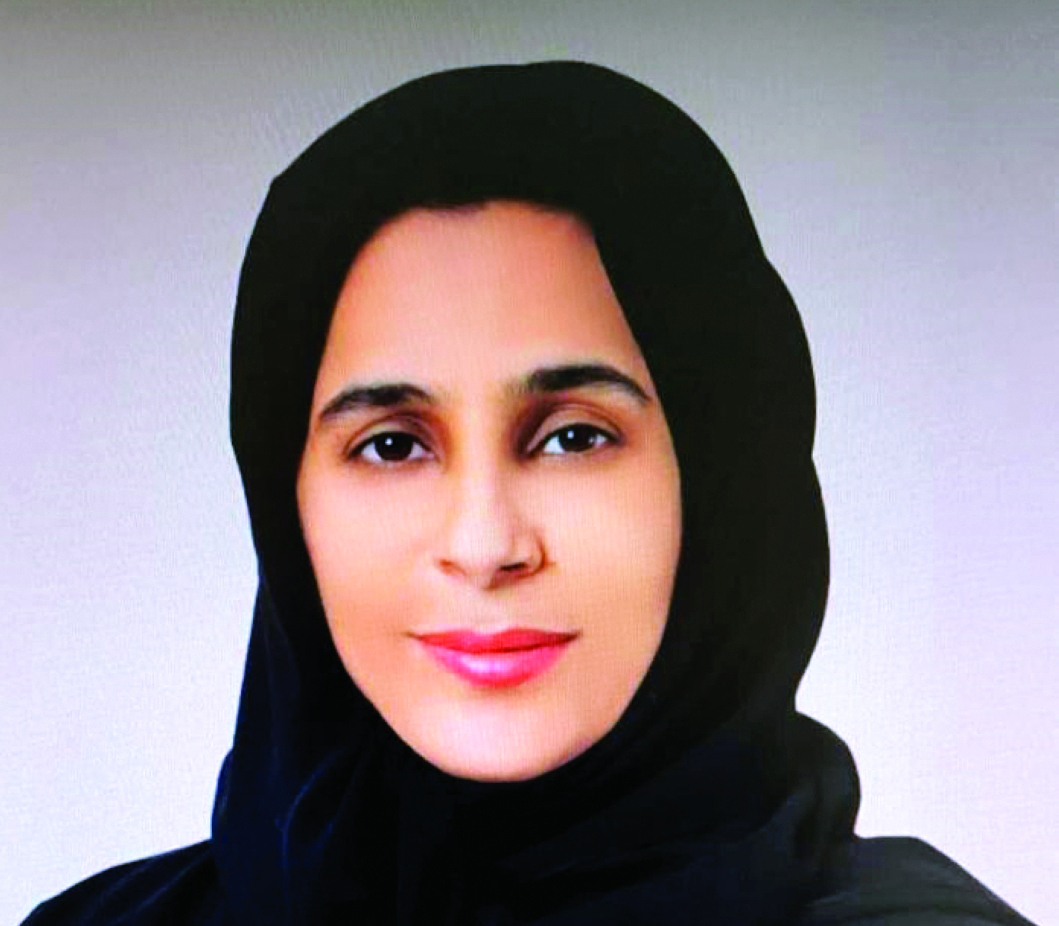 "موزة العامري"