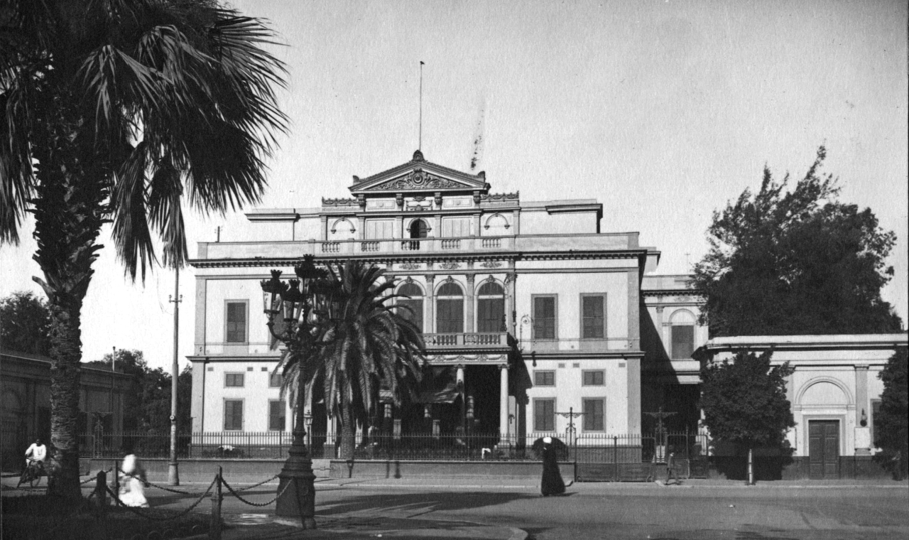 "1869 افتتاح دار الأوبرا الخديوية في مصر"