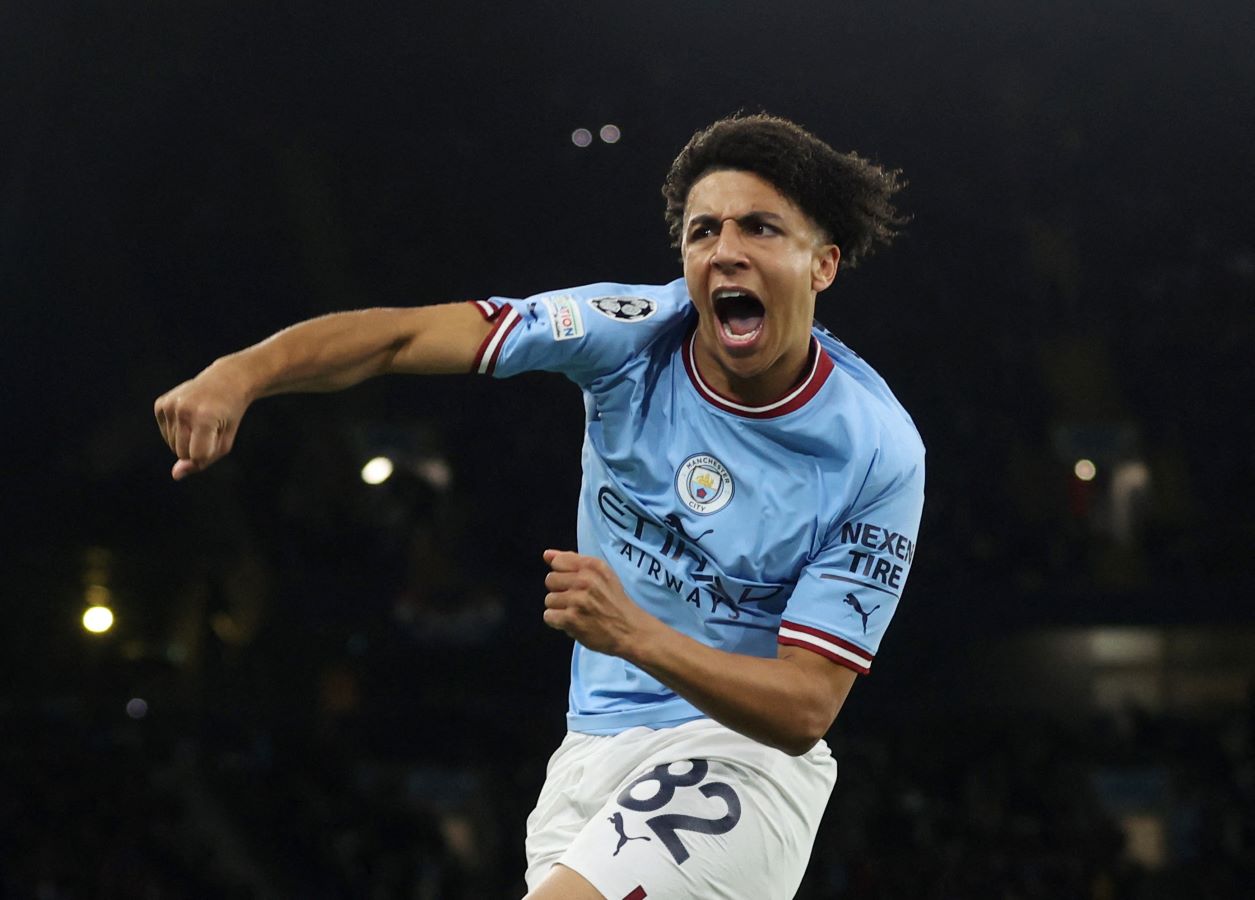 لاعب سيتي الشاب لويس يخطف الأنظار ويحطّم رقماً قياسياً لبن زيمة في دوري الأبطال