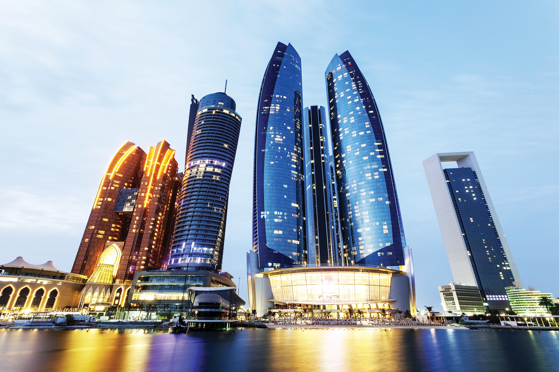 البوابة الرقمية «دستنيشن أبوظبي» تستهدف آلاف المستثمرين ورجال الأعمال والراغبين بالانتقال للعيش بالعاصمة