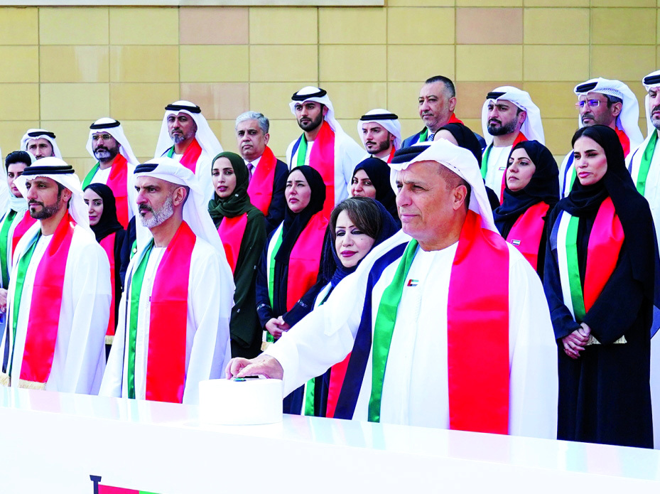 علم الإمارات يرتفع شامخاً على مؤسسات ودوائر دبي