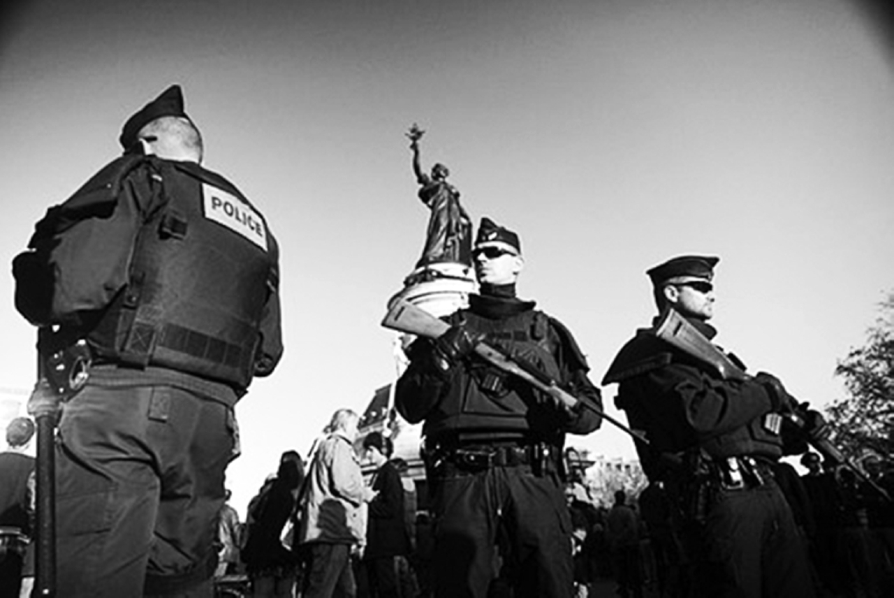 "٢٠٠٤الحكومة العراقية المؤقتة تعلن حالة الطوارئ لمدة 60 يوماً"