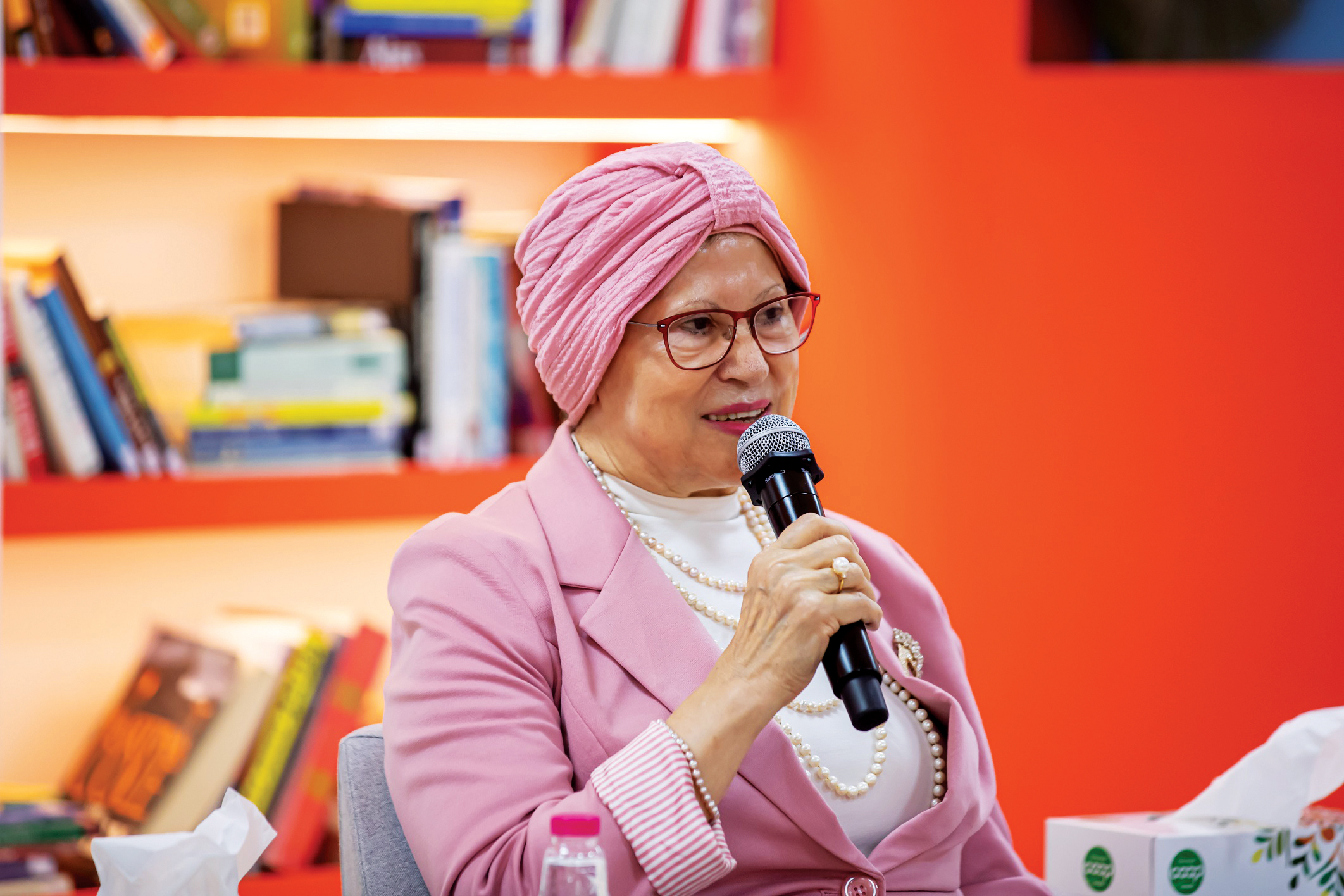 «الصحة النفسية للأسرة السعيدة» في «الشارقة للكتاب».. نصائح وحلول