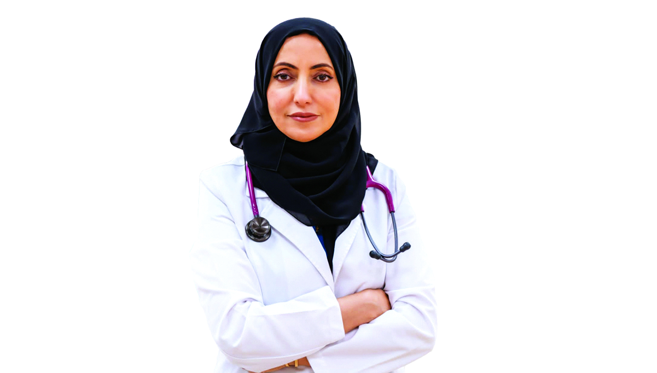 نوال الكعبي.. طبيبة إماراتية تنال أرفع الأوسمة العالمية