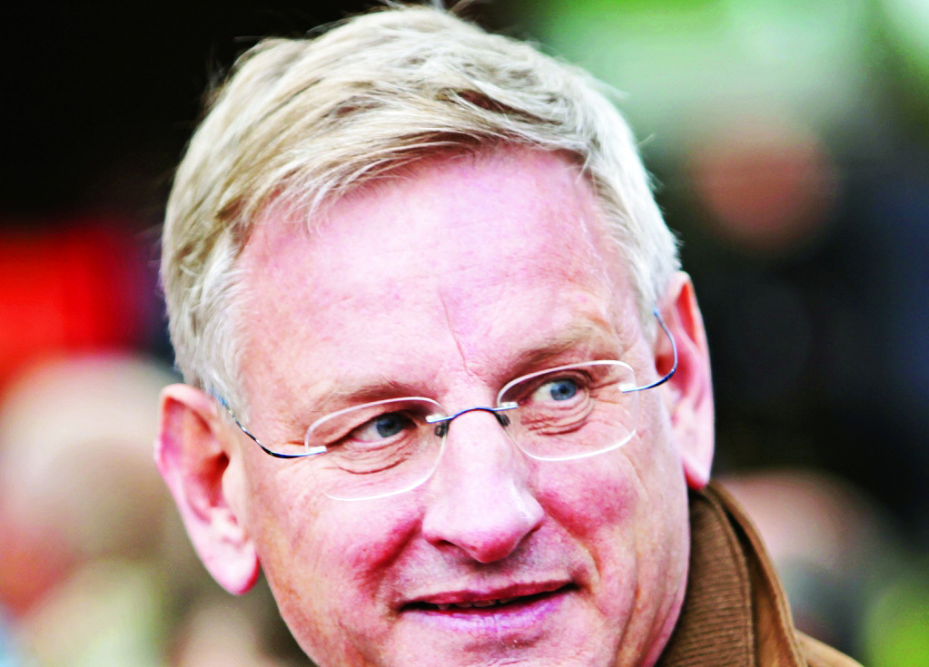 "كارل بيلدت - عمل سابقاً رئيساً للوزراء ووزيراً للخارجية في السويد."