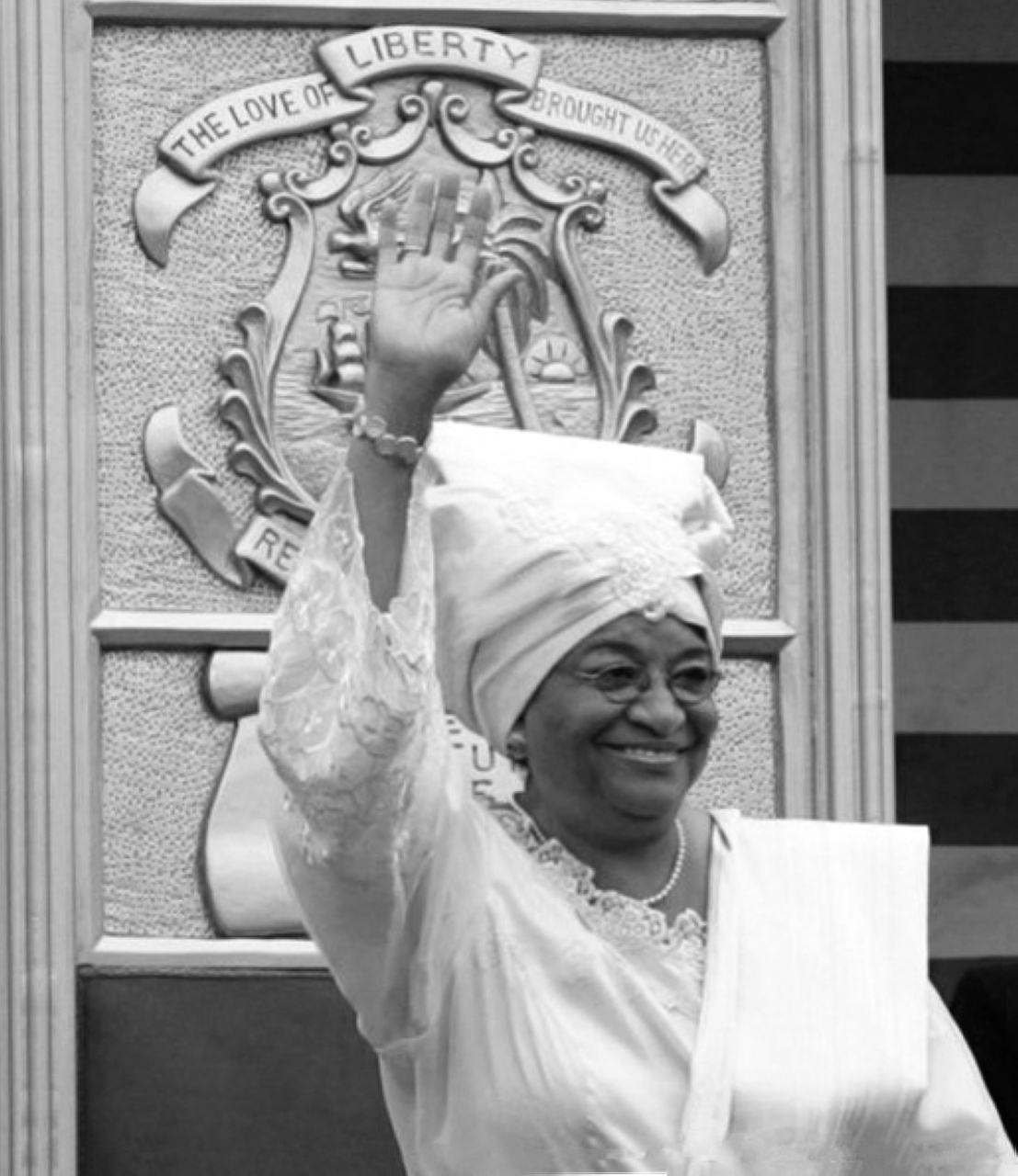 "2005 انتخاب إلين جونسون سيرليف رئيسة لليبيريا لتصبح أول امرأة تتولى المنصب في أفريقيا كلها"