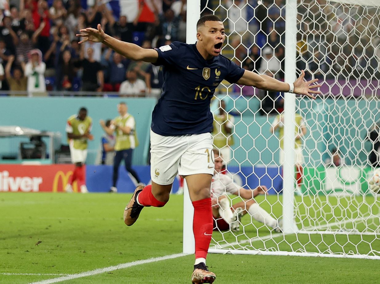 بنهاية مباريات اليوم السابع .. فالنسيا و مبابي يتقاسمان صدارة هدافي كأس العالم
