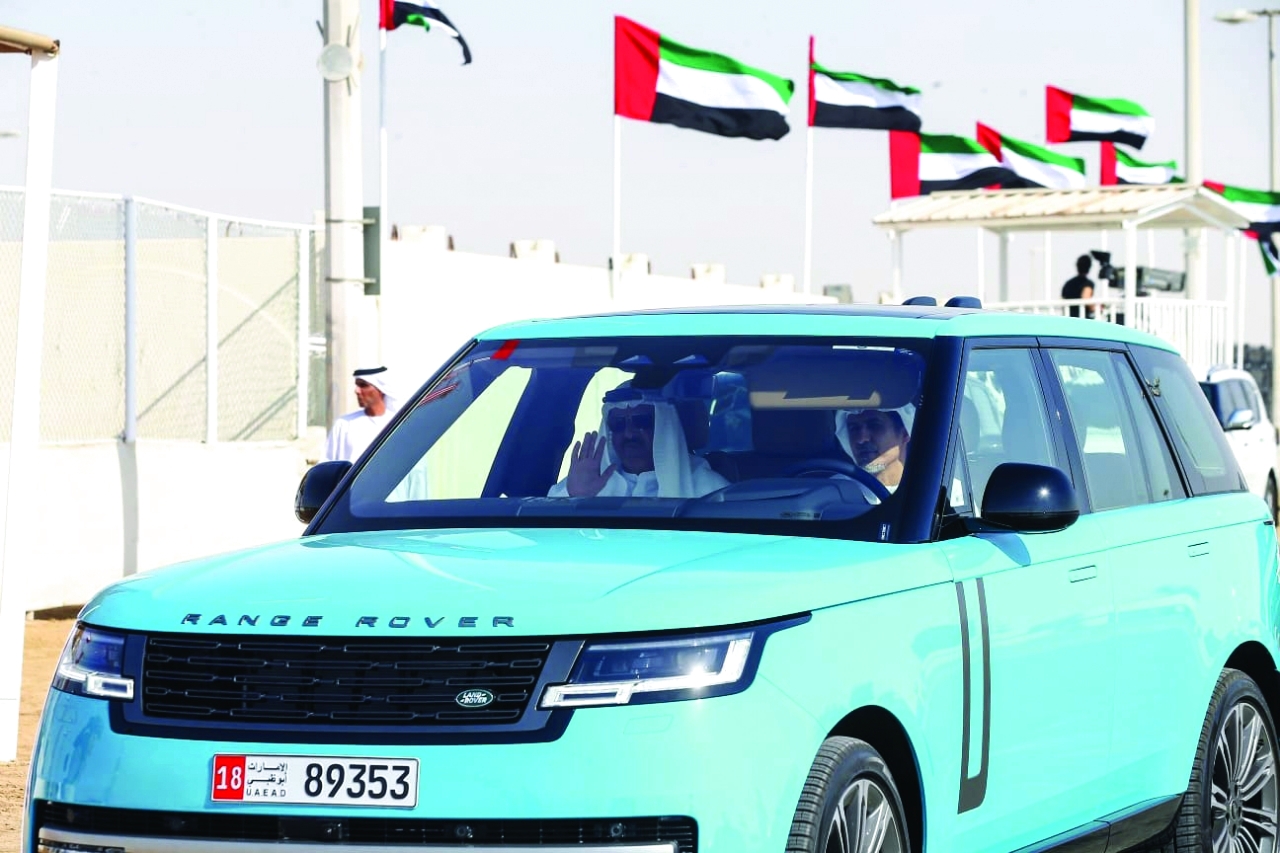 "سلطان بن حمدان خلال متابعته الفعالية | البيان"