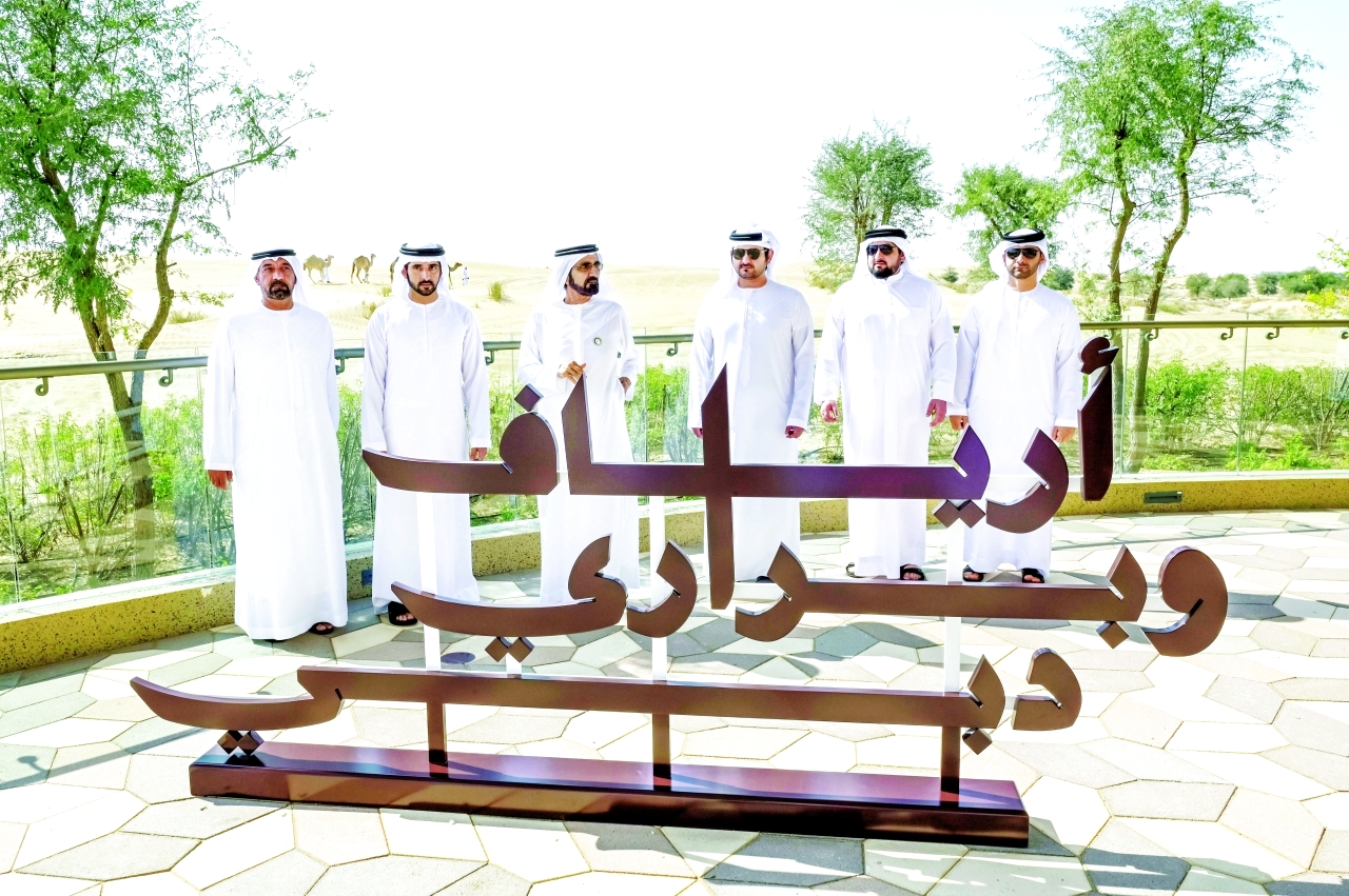 "محمد بن راشد خلال زيارته منطقة سيح السلم بحضور حمدان بن محمد ومكتوم بن محمد وأحمد بن محمد وأحمد بن سعيد ومنصور بن محمد | تصوير: سيف محمد"