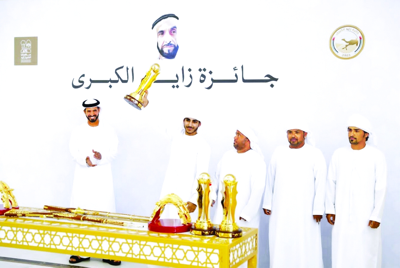 "خليفة بن سلطان بن حمدان  خلال مراسم التتويج | البيان"