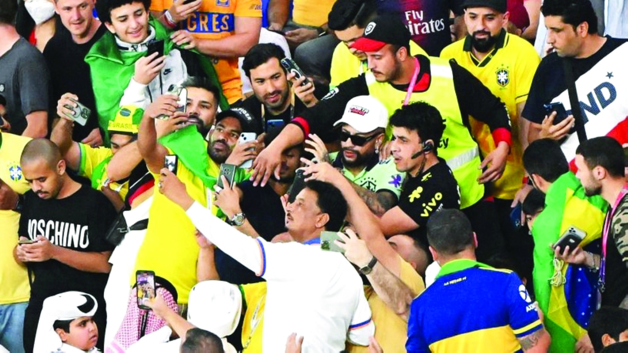 «شبيه نيمار»  مقلب جديد في المدرجات