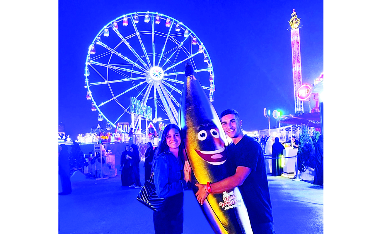 "فيران توريس وخطيبته في شوارع الدوحة | البيان"