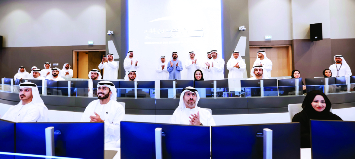 "نائب رئيس الدولة محتفياً بنجاح الإطلاق بحضور حمدان ومكتوم وأحمد بن محمد ومحمد القرقاوي وطلال بالهول"