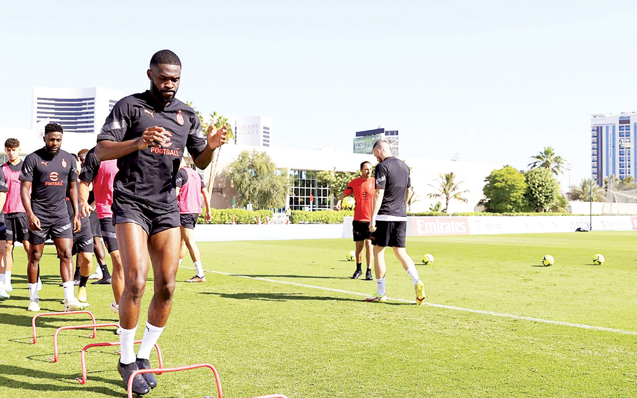 "جانب من تدريبات ميلان في معسكر دبي | البيان"