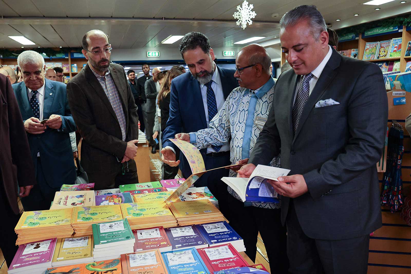 في أكبر معرض عائم.. الكتب تطفو فوق أزمات لبنان الاقتصادية