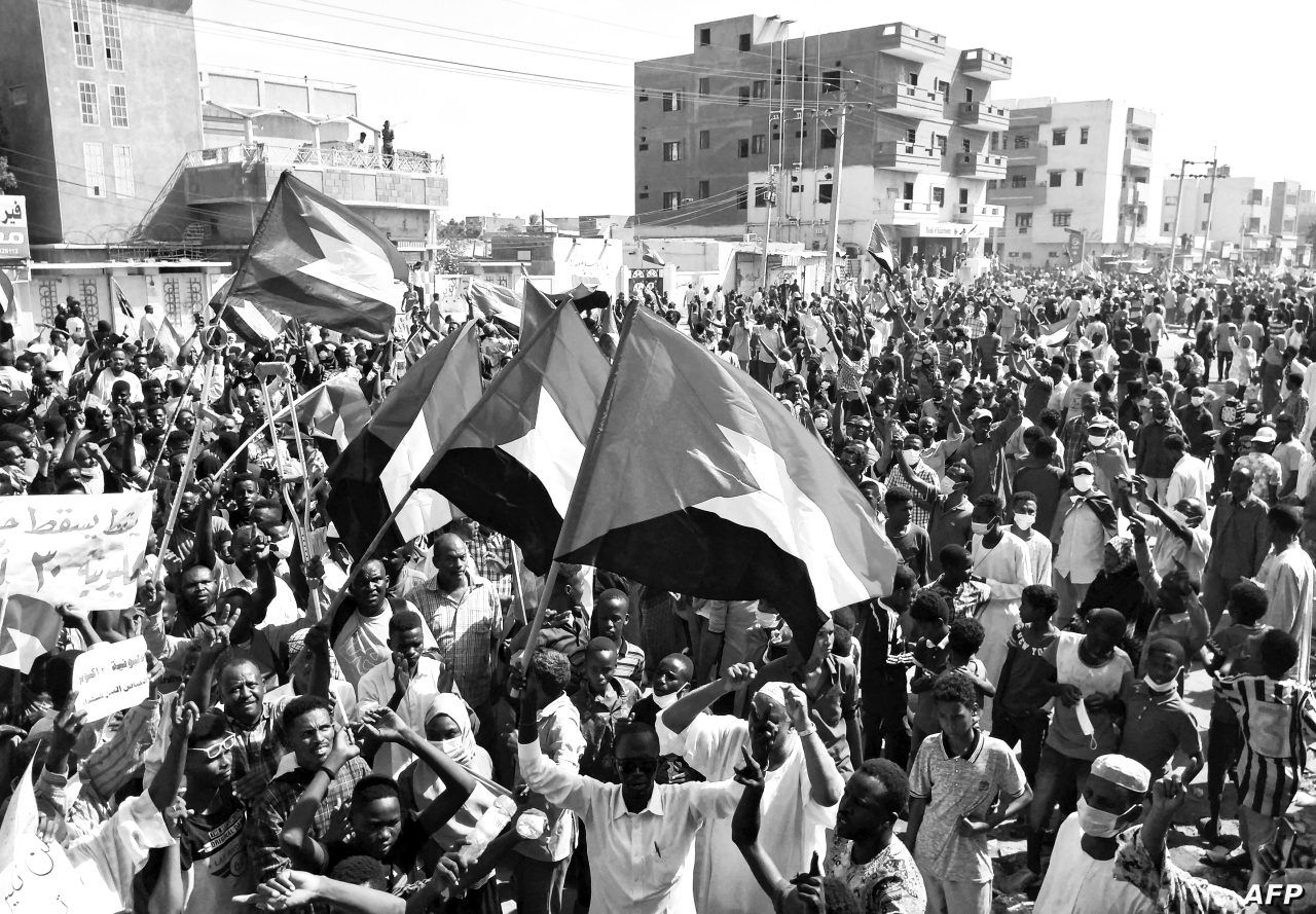 "2019 اندلاع الثورة السودانية وحرق دار حزب المؤتمر الوطني في عطبرة."
