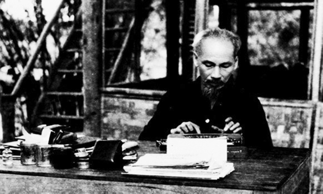 "1930 بدء الثورة في فيتنام بزعامة هو تشي منه ضد الاستعمار الفرنسي."