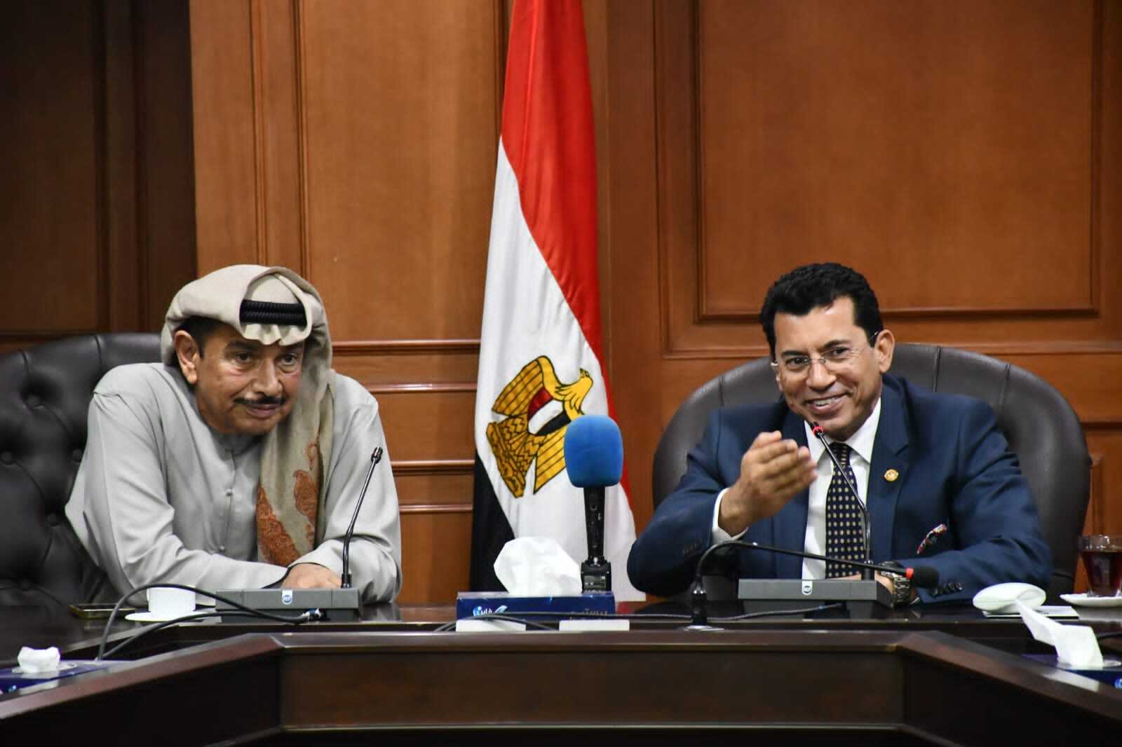 الكعبي ووزير الرياضة المصري يستعرضان آخر الاستعدادات لانطلاق ماراثون زايد الخيري بالاسكندرية