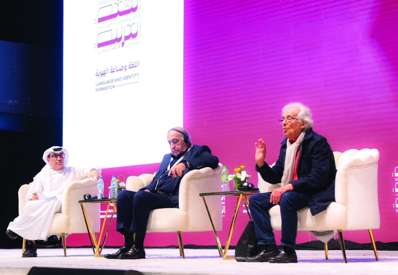 "أدونيس وجيلبير سينويه خلال جلسة اللغة والهوية | من المصدر"