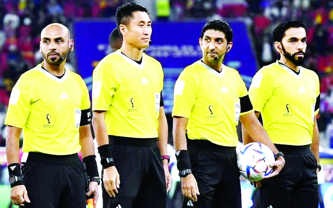 "طاقم تحكيم الإمارات تميز في مونديال قطر | البيان"