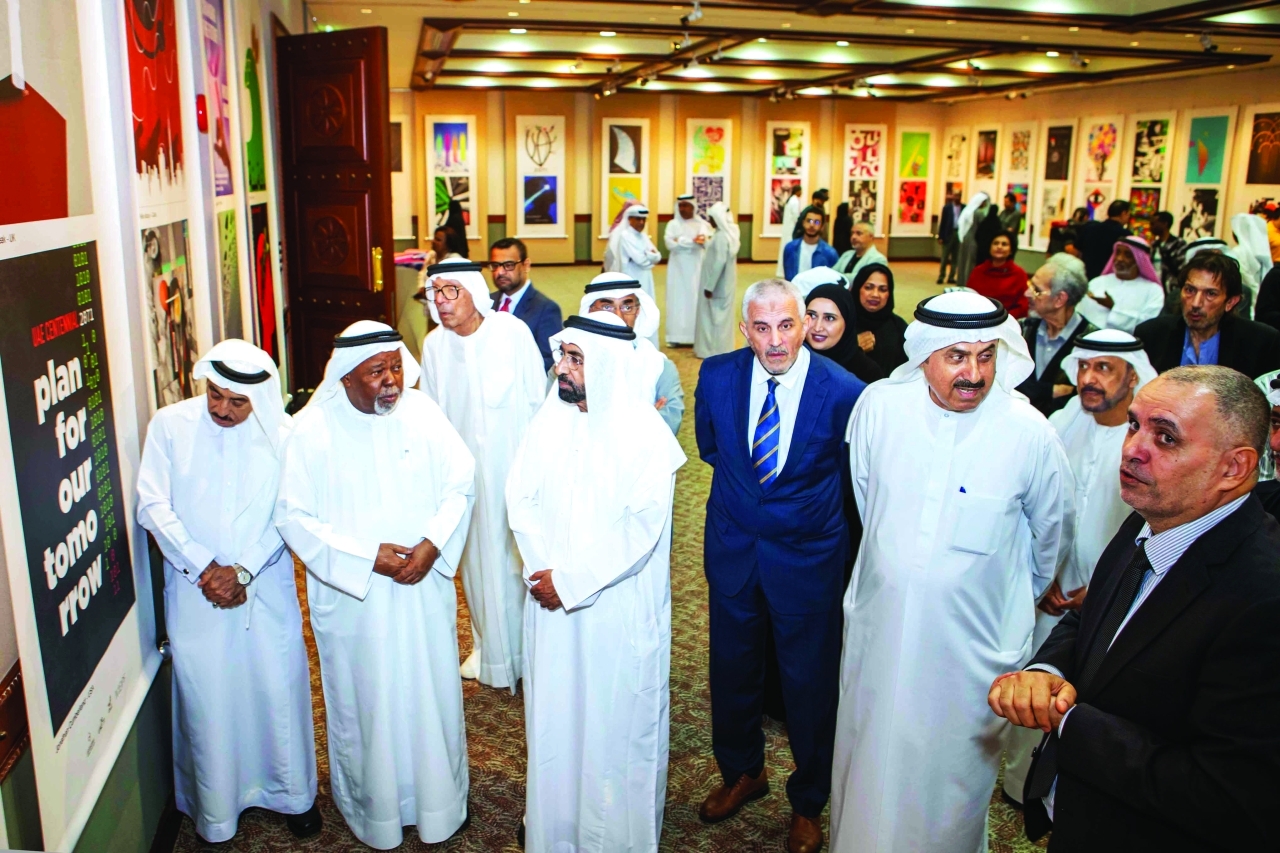 «مئوية الإمارات» تلوّن حكايات «مهرجان الملصق» الرابع