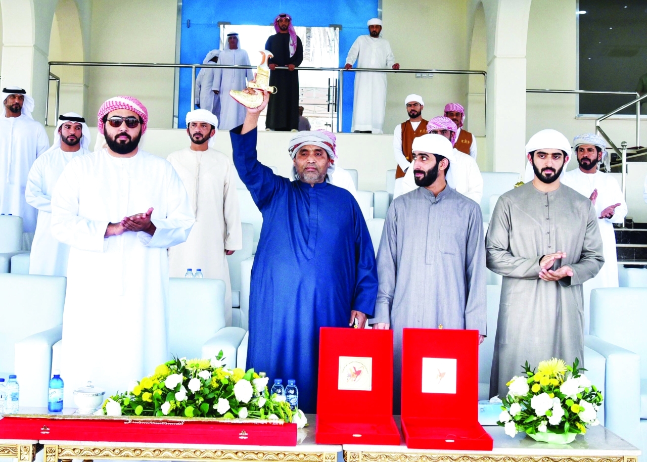 راشد المعلا يتوج الفائزين في «أم القيوين للهجن»