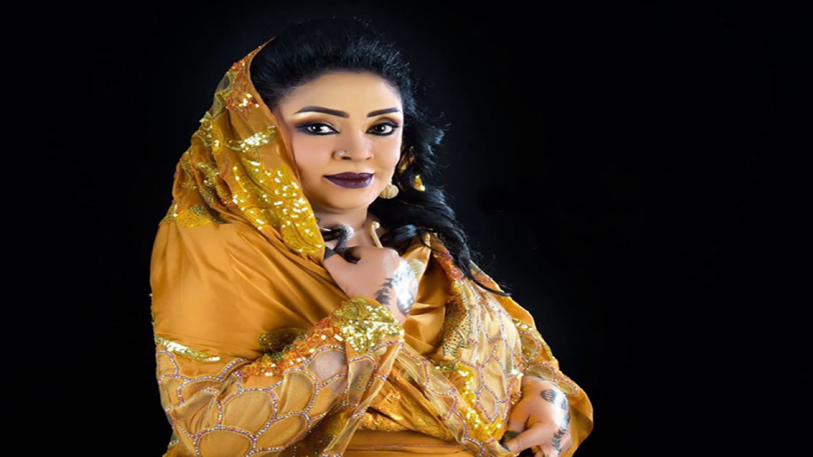 الفنانة السودانية حنان بلوبلو تجري عملية خطرة في القلب
