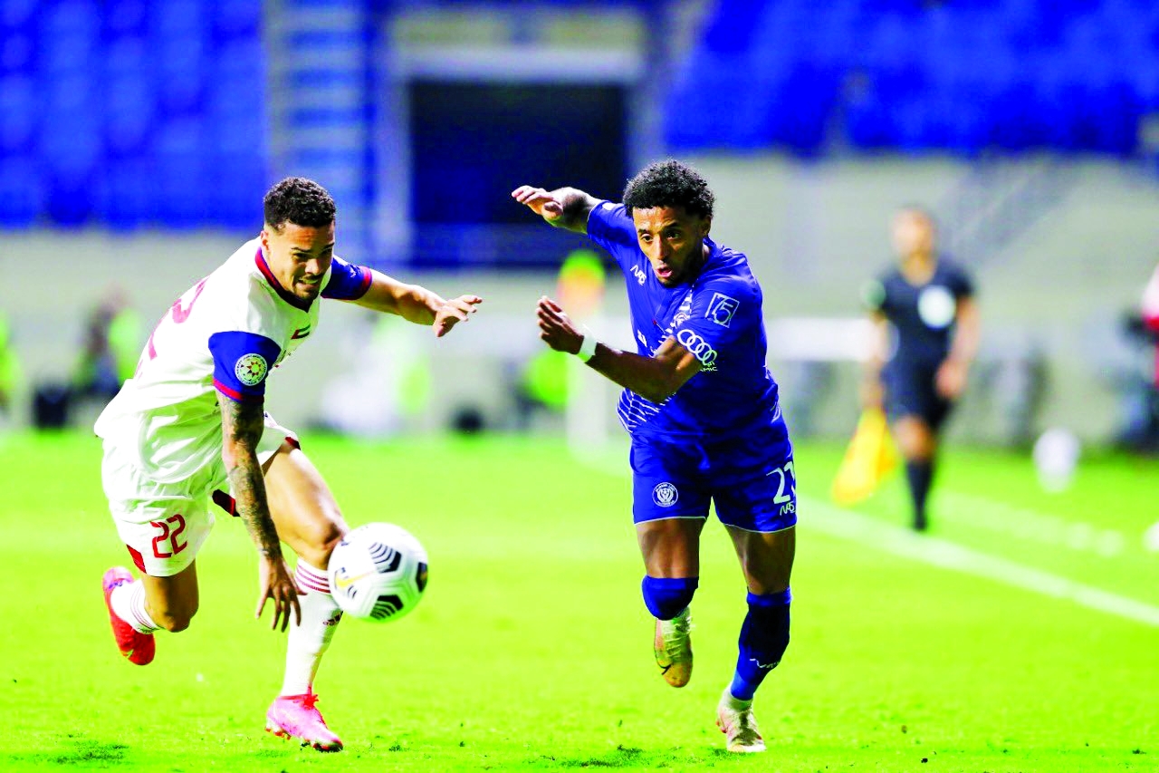 "من مباراة سابقة بين النصر والشارقة | البيان"