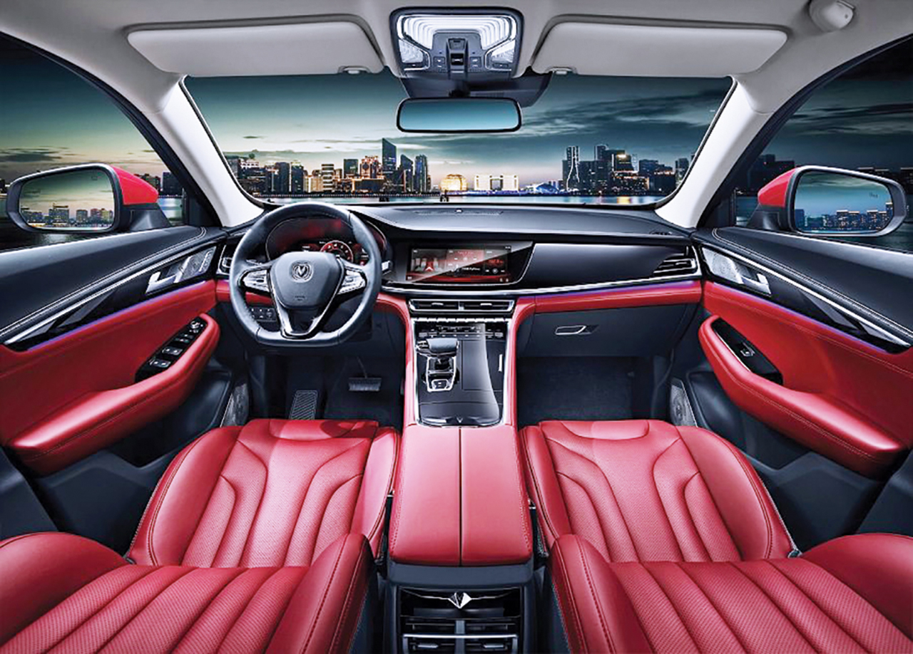 "السيارة من الداخل"