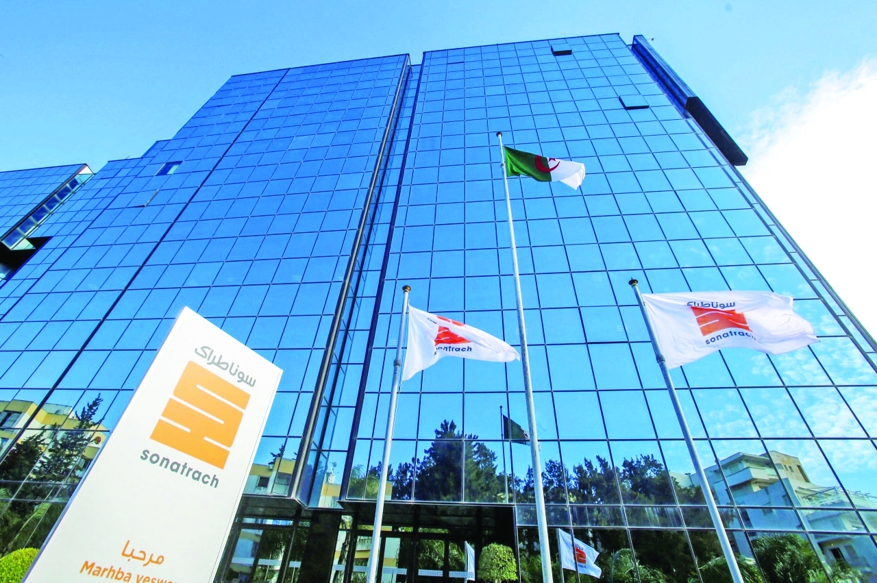 الجزائر تعتزم استثمار 30 مليار دولار في استكشاف وإنتاج النفط