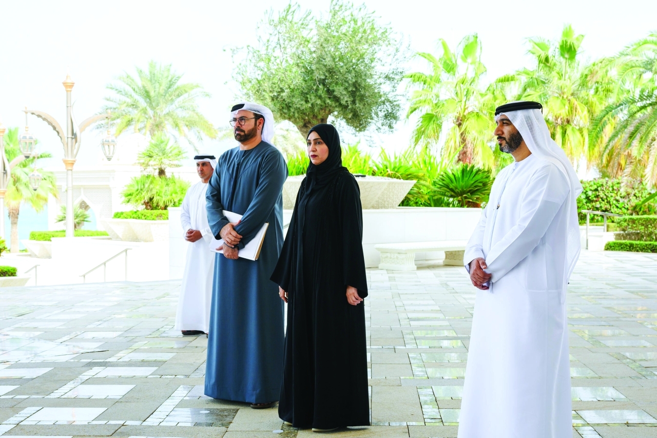 "محمد القرقاوي وعدد من المسؤولين"