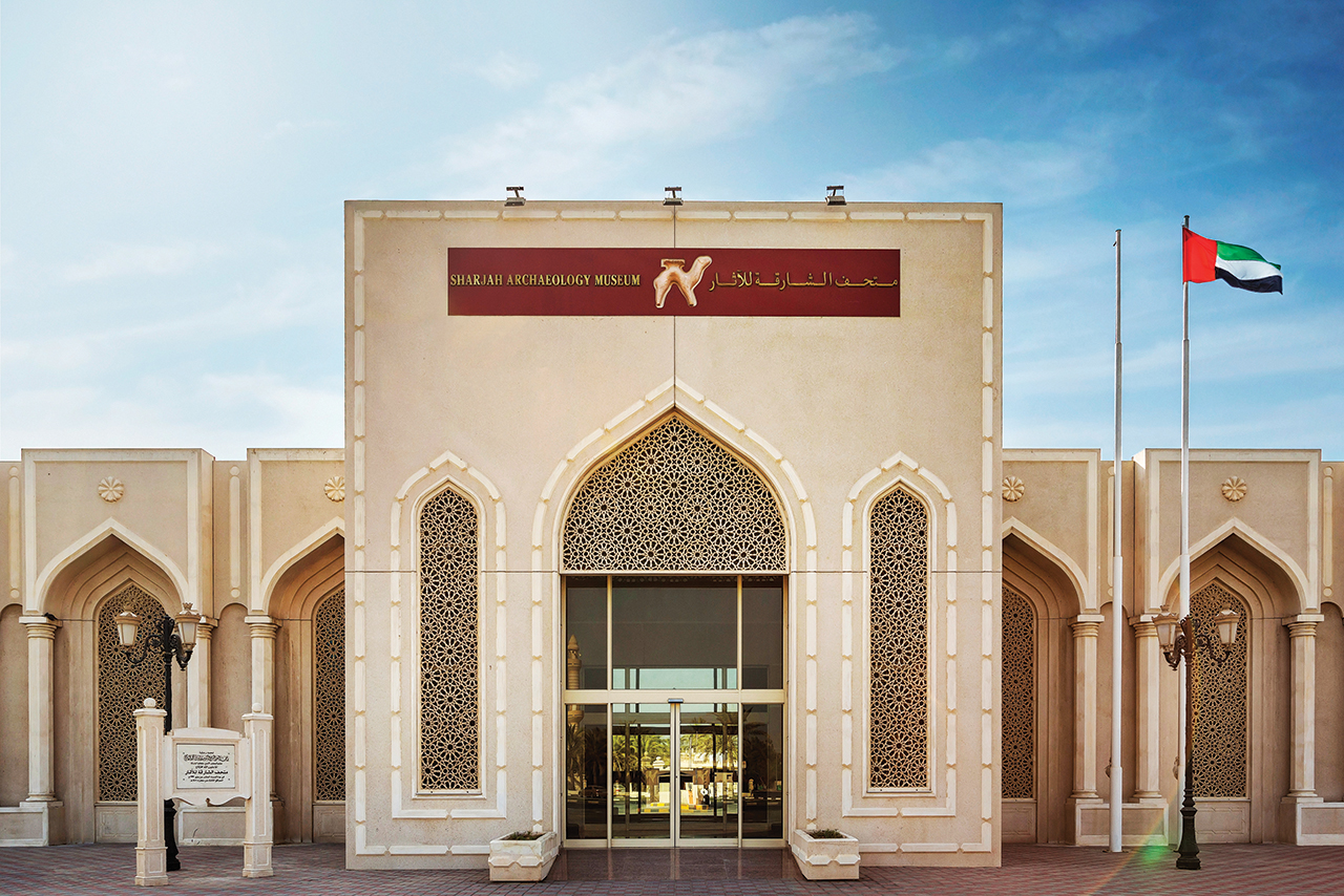 متحف الشارقة للآثار يروي للجمهور تاريخ الإمارة ويضيء على مسيرتها الحضارية